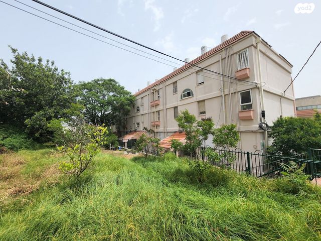 דירה, הארזים, שכונה ותיקה - מרכז העיר, מעלות תרשיחא