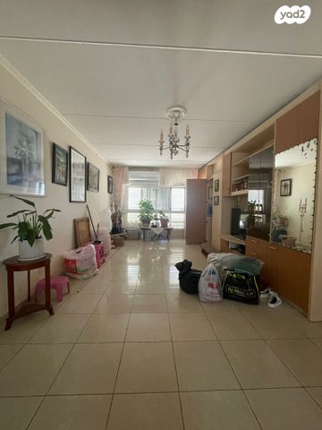 גיורא יוספטל 8