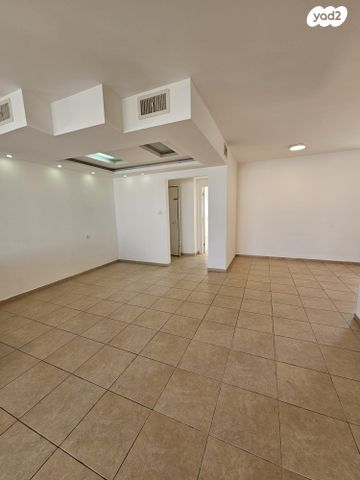 גג/ פנטהאוז, הזמיר, נהריה הירוקה, נהריה