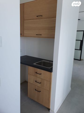 משרדים, דרך זאב ז'בוטינסקי 9, בני ברק