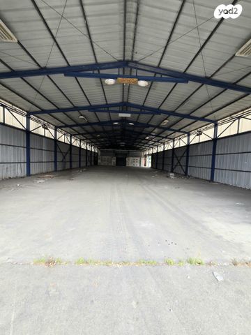 מבני תעשיה, שאר העיר, קיסריה