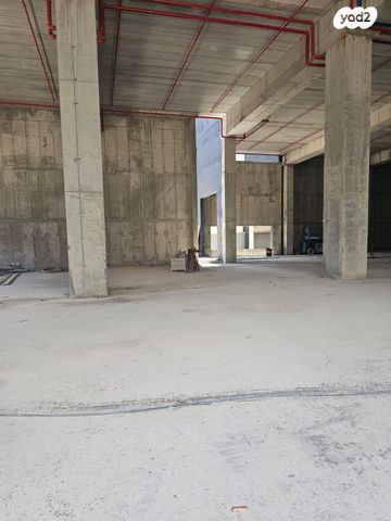 מבני תעשיה, מפעלי נחם הר טוב