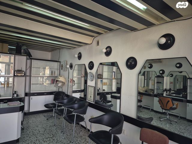 חנויות/ שטח מסחרי