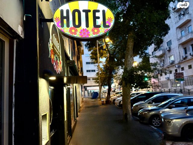 בית מלון, שער פלמר, תחנת רכבת השמונה, חיפה