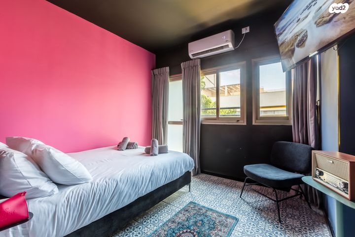 בית מלון, שער פלמר, תחנת רכבת השמונה, חיפה