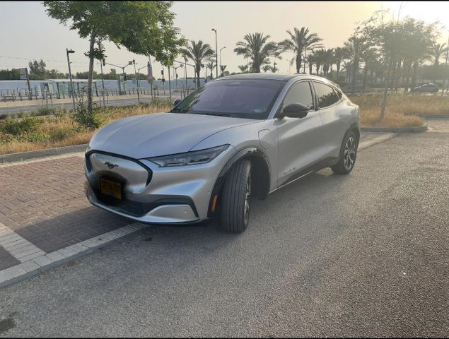 מוסטנג Mach-E 4X2 Premium חשמלי אוט׳ 5 דל (290 כ״ס)