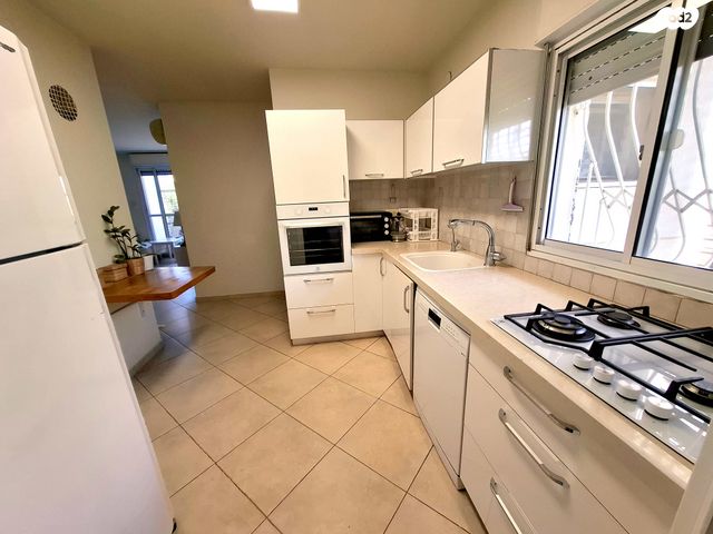 דירה, דרך משה דיין 4, קרית הסביונים, יהוד מונוסון