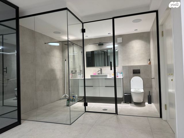 דירת גן, הרב זרביב 7, רמב"ם, טירת כרמל