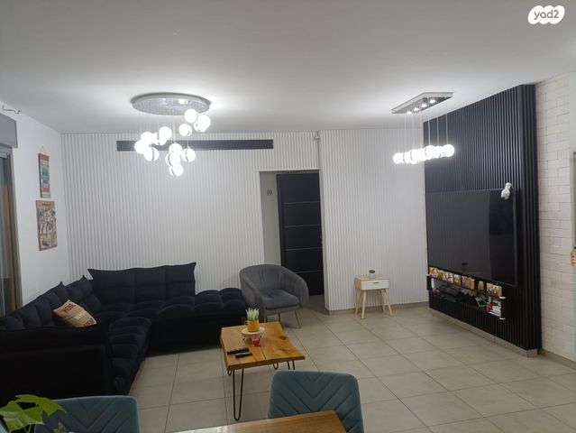 שושנה דמארי 16