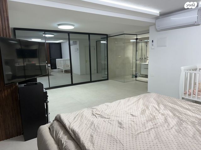 דירת גן, הרב זרביב 7, רמב"ם, טירת כרמל