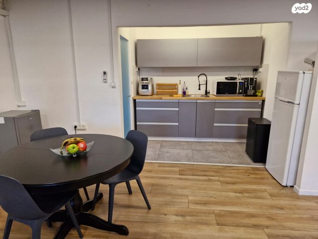 יגאל אלון 157