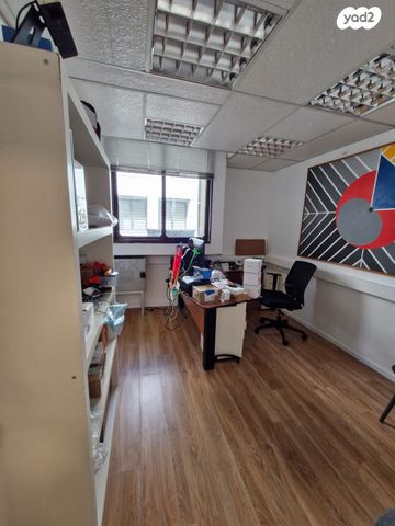 משרדים, יגאל אלון 157, נחלת יצחק, תל אביב יפו