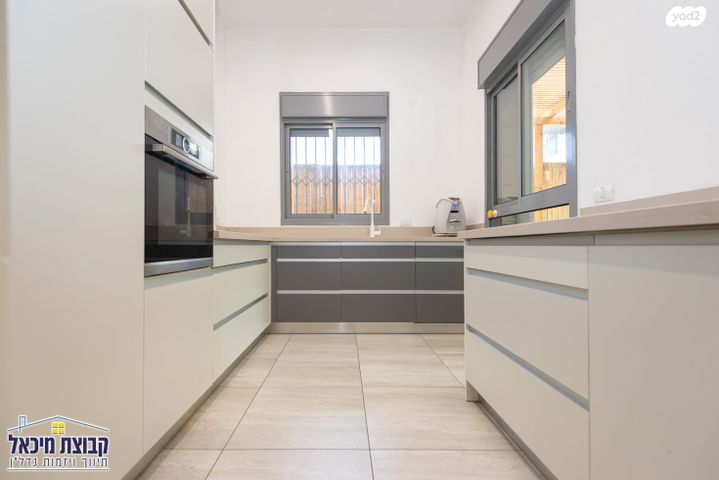 דירת גן, שייקה אופיר, פסגות אפק, ראש העין