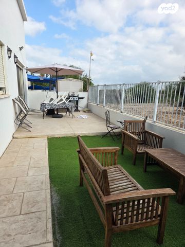 דו משפחתי, ניצן