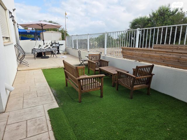 דו משפחתי, ניצן