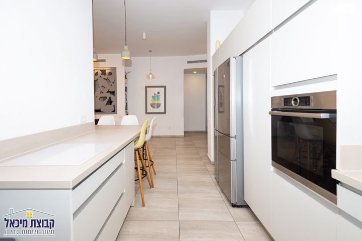 דירת גן, שייקה אופיר, פסגות אפק, ראש העין