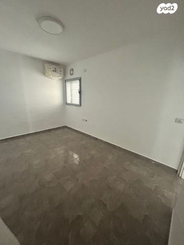 דירה, שדרות הרב עובדיה יוסף, אחיסמך, לוד