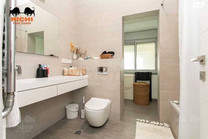 דירת גן, בנימין ד'ישראלי, אחוזה, חיפה