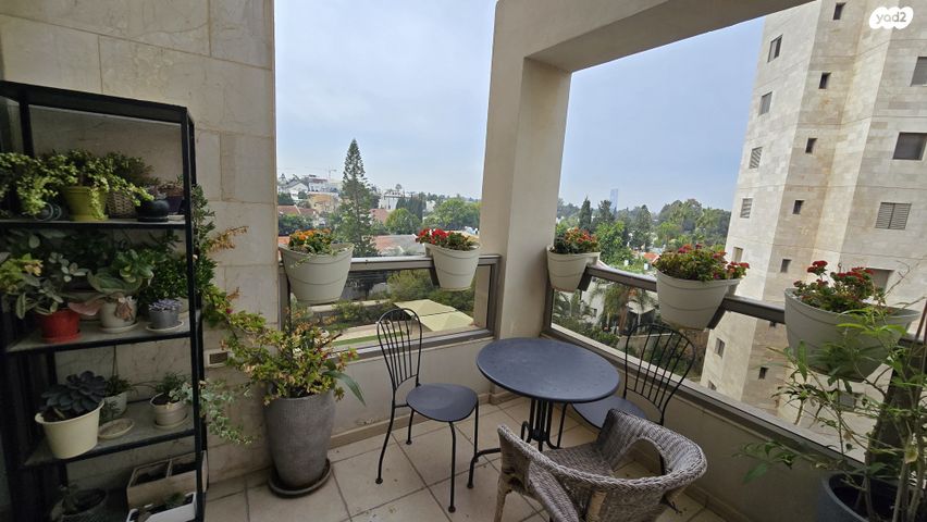 דירה, יבנה 48, קרית יערים, רמת השרון