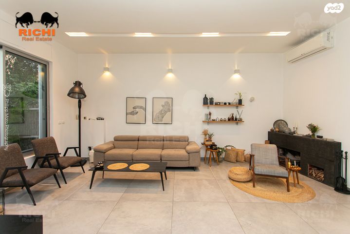 דירת גן, בנימין ד'ישראלי, אחוזה, חיפה