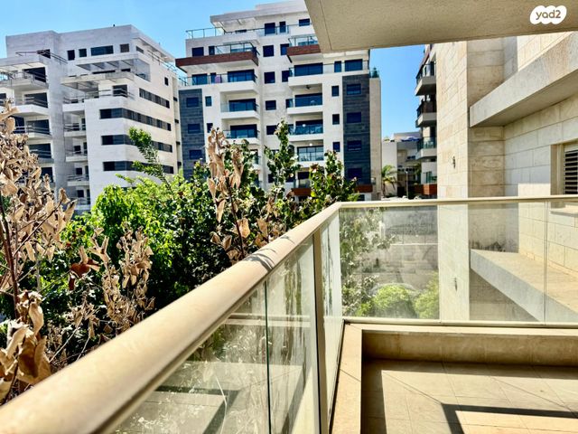 דירה, רעננה