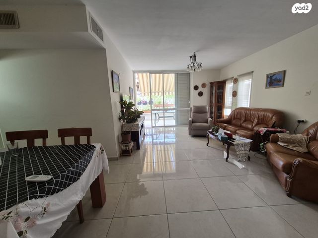 דירה, יגאל ידין, גבעתי, רחובות