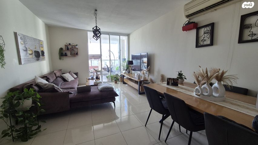 דירה, אברבנאל, רמב"ם, ראשון לציון