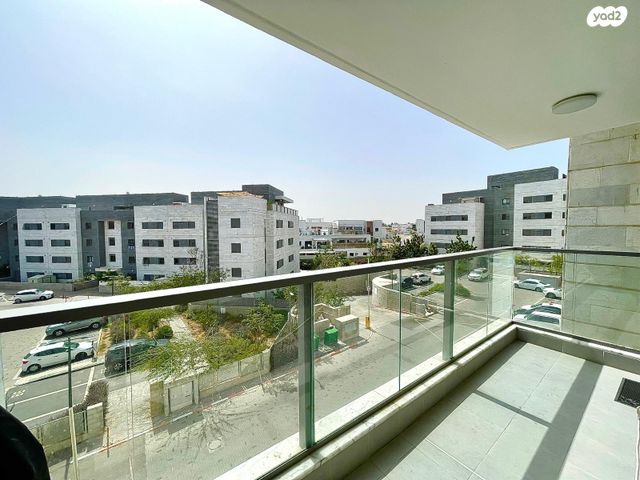 דירה, שרה אהרונסון, גדרה מזרח, גדרה