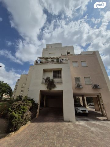 דירה, יגאל ידין, גבעתי, רחובות