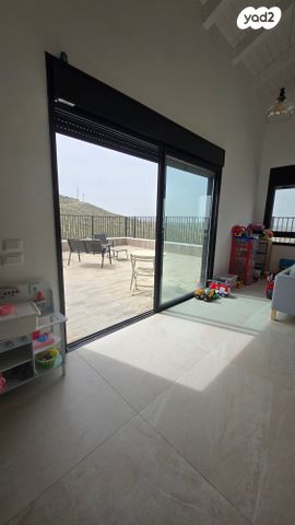 גג/ פנטהאוז, בית אריה / עופרים