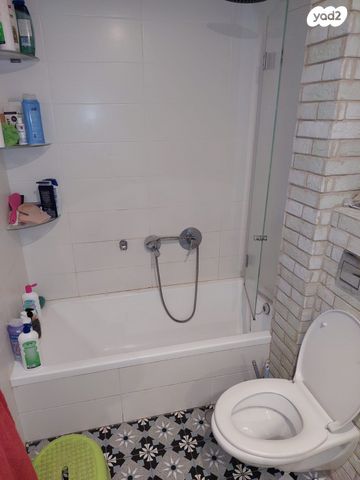 דירה, נעורים, ראשון לציון