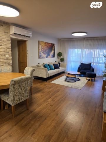 דירה, נעורים, ראשון לציון