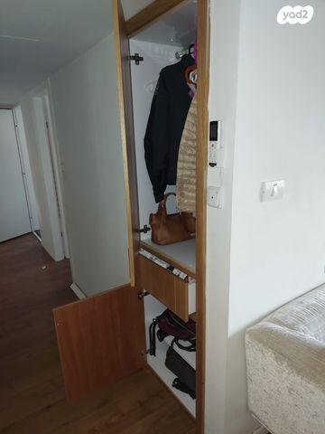 דירה, נעורים, ראשון לציון