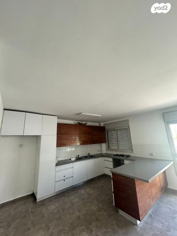 דירה, שדרות הרב עובדיה יוסף, אחיסמך, לוד