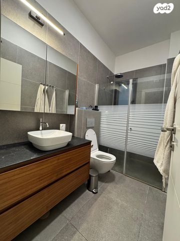 גג/ פנטהאוז, שדה בוקר 12, ארלוזורוב, גבעתיים