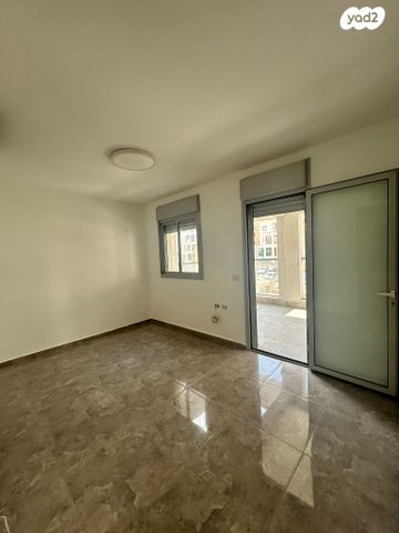 דירה, שדרות הרב עובדיה יוסף, אחיסמך, לוד