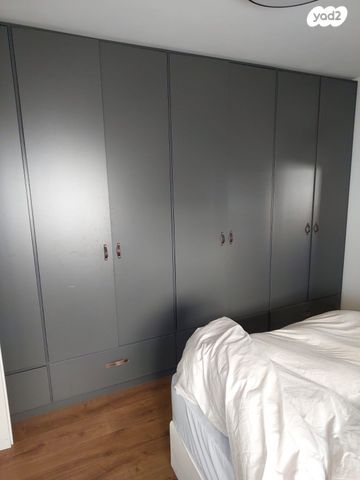 דירה, נעורים, ראשון לציון