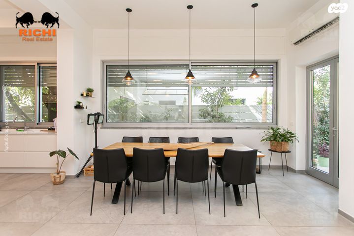 דירת גן, בנימין ד'ישראלי, אחוזה, חיפה