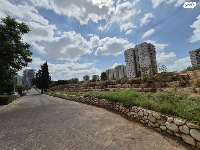 דירה, יגאל ידין, גבעתי, רחובות