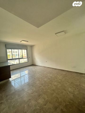 דירה, שדרות הרב עובדיה יוסף, אחיסמך, לוד