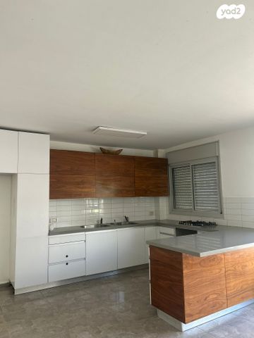 דירה, שדרות הרב עובדיה יוסף, אחיסמך, לוד