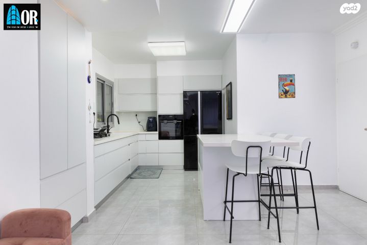 דירת גן, שדרות ז'בוטינסקי, נווה אילן - אזרחי, יבנה