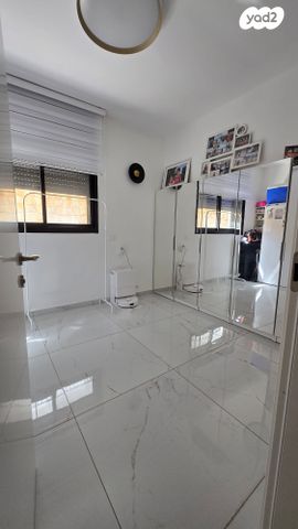 דירת גן, בית אריה / עופרים