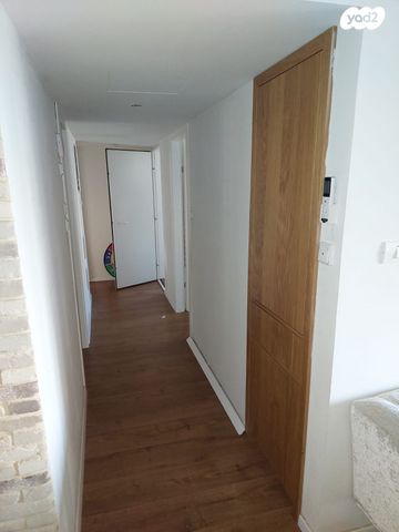 דירה, נעורים, ראשון לציון