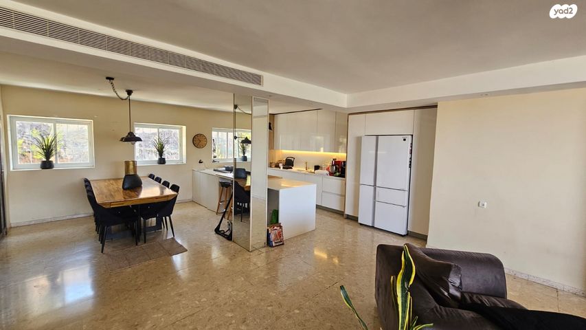 גג/ פנטהאוז, רפאל דה לה פרגולה, גילה, ירושלים