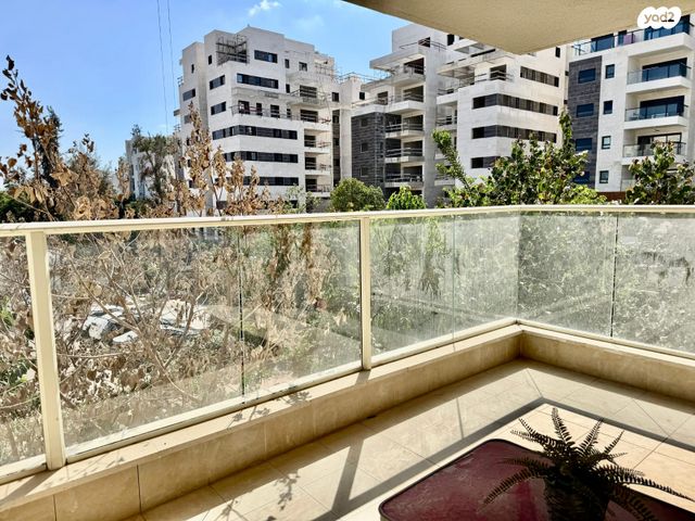 דירה, רעננה