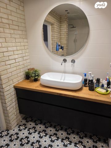 דירה, נעורים, ראשון לציון