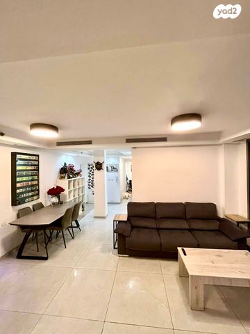 דירת גן, שדרות וייצמן, מוצקין הותיקה, קרית מוצקין