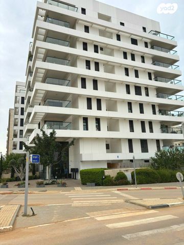 דירה, שלום רוזנפלד, הרצליה