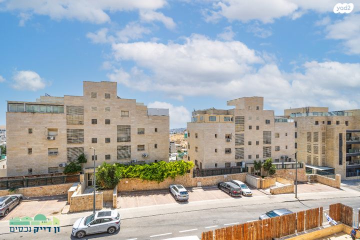 דירה, אלעזר מנחם גלרנטר, חומת שמואל, הר חומה, ירושלים